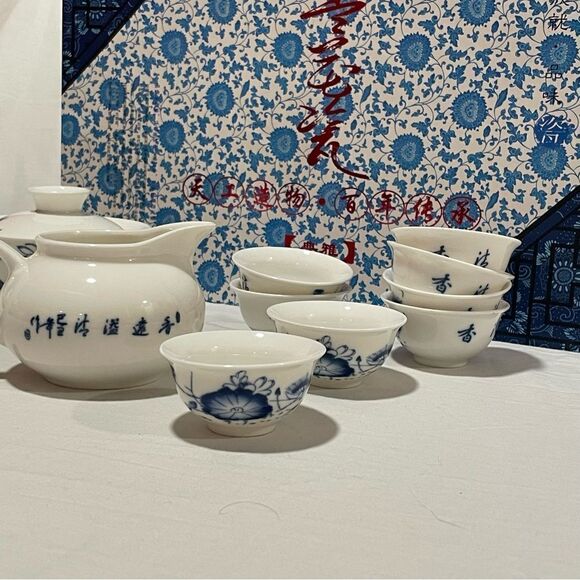 Chinese porcelain cobalt blue floral camellia gaiwan tea set of 12 - Picture 5 of 16